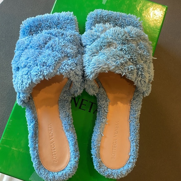 Bottega Veneta Blue Shearling Furry Sandal NWT 💯 authentic super cute! - Picture 15 of 16
